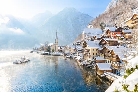 Small-Group Christmas Day Trip to Hallstatt from Vienna