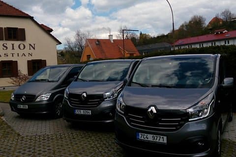 Private one way transfer from Hallstatt to Prague