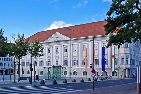 Klagenfurt Old Town Essentials – Lindwurm, Cathedral & Landhaus