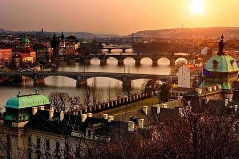 Private Transfer from Salzburg to Prague with 2h of Sightseeing