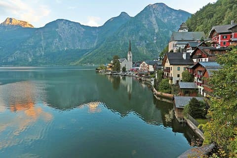 Hallstatt Guided Day Trip from Vienna With Skywalk Option