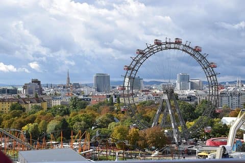 Salzburg to Vienna, Private Transfer, 2h of Sightseeing, Local Driver, English