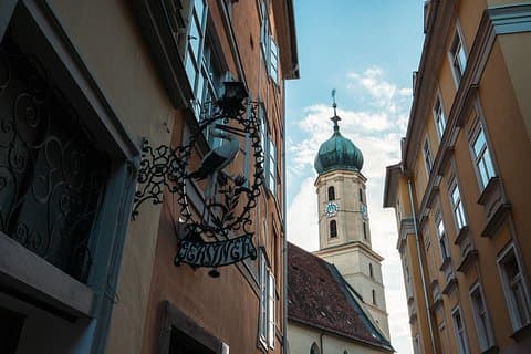 Charming Graz & Spirits Tasting: Private Relaxed Tour from Vienna