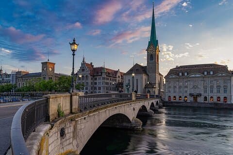 Private Transfer in the Alps from Kitzbühel to Zurich, English Speaking Driver