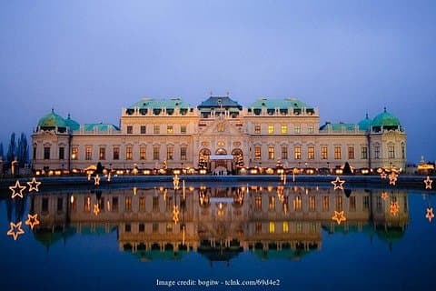 Christmas at Belvedere: 3hr Private Tour of Upper Palace & Market
