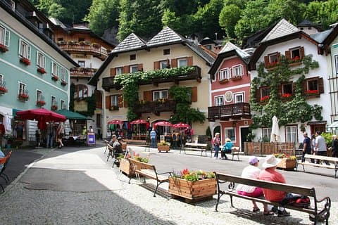 From Vienna to Hallstatt, Salzburg, Alps and Lakes Day Trip
