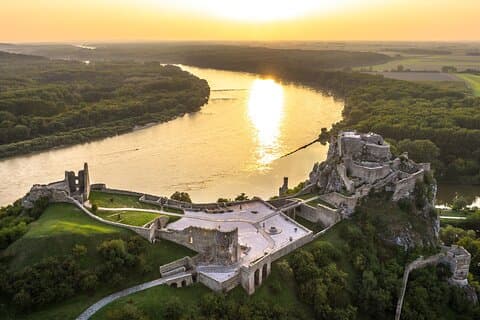 Private Tour to Bratislava & Devin Castle: Iron Curtain & Royals