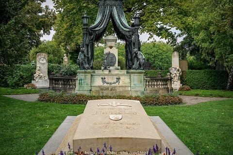 Explore Vienna's Central Cemetery: Private 2.5-hour Guided Tour