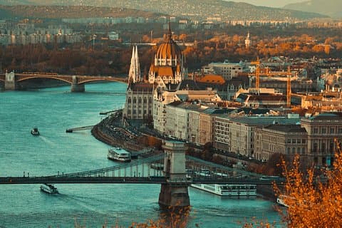 Private Vienna to Budapest Transfer and Sightseeing Stop