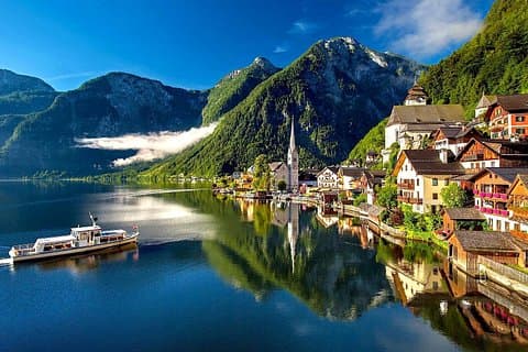 Private transfer from Vienna to Salzburg with scenic stops in Melk and Hallstatt