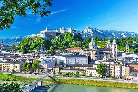 Vienna to Salzburg Private Transfer with 2 Hours for Sightseeing