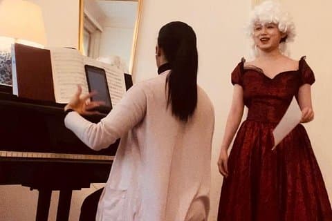 Singing Mozart with Mozart Costume in Vienna