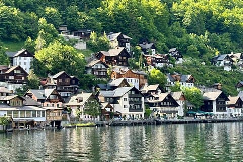 Private full-day tour to Hallstatt Salzkammergut and Melk