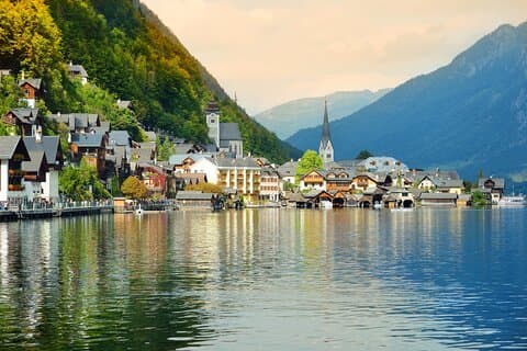 Private Scenic Transfer from Vienna to Salzburg with 4h of Sightseeing