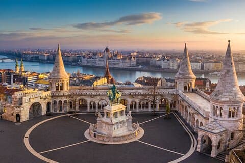 Private Scenic Transfer from Vienna to Budapest with 4h of Sightseeing