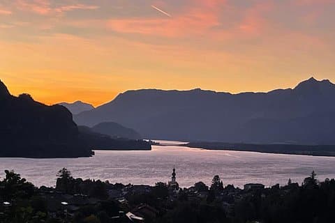 A canvas of calm: Wolfgangsee seen through St. Gilgen’s eyes.