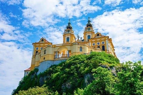 Private transfer from Vienna to Munich with sightseeing stop