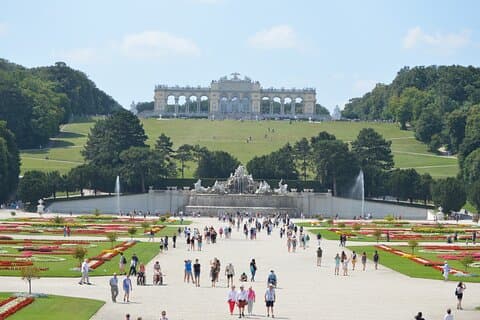 30 Minute Private Photoshoot in Schoenbrunn