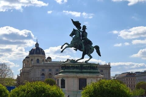Vienna City Walk 2h: Highlights & Insights (DE/EN)