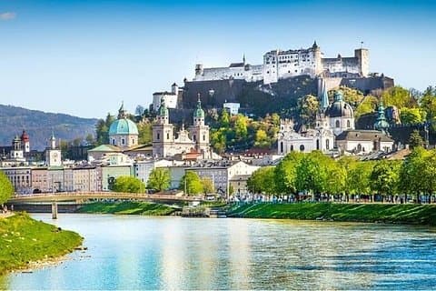 Private Vienna to Munich Transfer with Salzburg Sightseeing