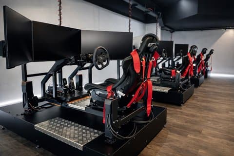 Vienna : Ride in motion racing simulator