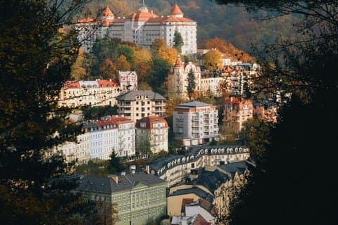 Private Transfer from Vienna to Karlovy Vary with Lednice Stop