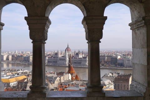 Bratislava and Budapest Day Trip from Vienna with Breakfast stop