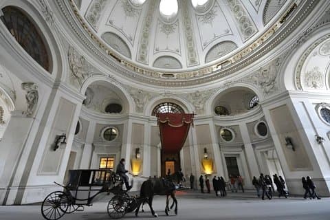 Vienna Skip the Line Guided Tour at Sisi Museum