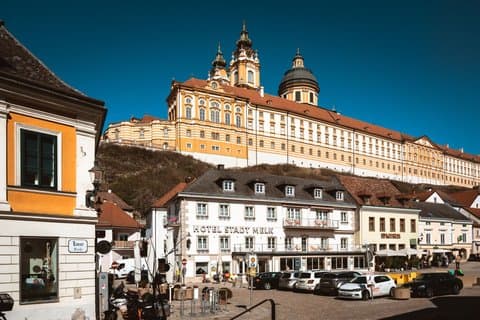 Wachau Valley, Durnstein & Melk: Private Day Tour from Vienna