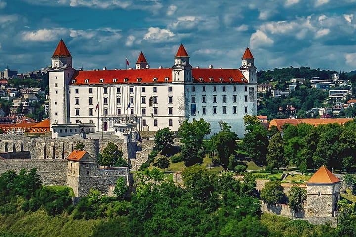 Private Transfer from Vienna to Budapest with 2 hours for sightseeing