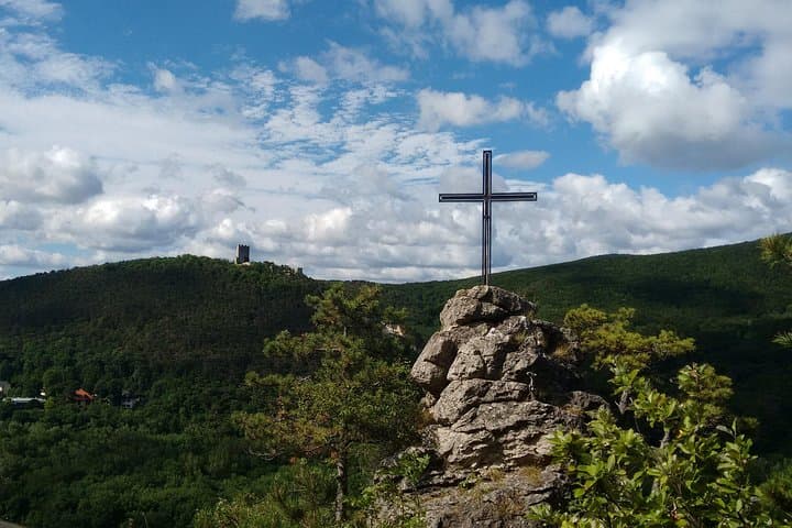 2-Hour Private Hiking Tour Helenental Castles Hike from Vienna