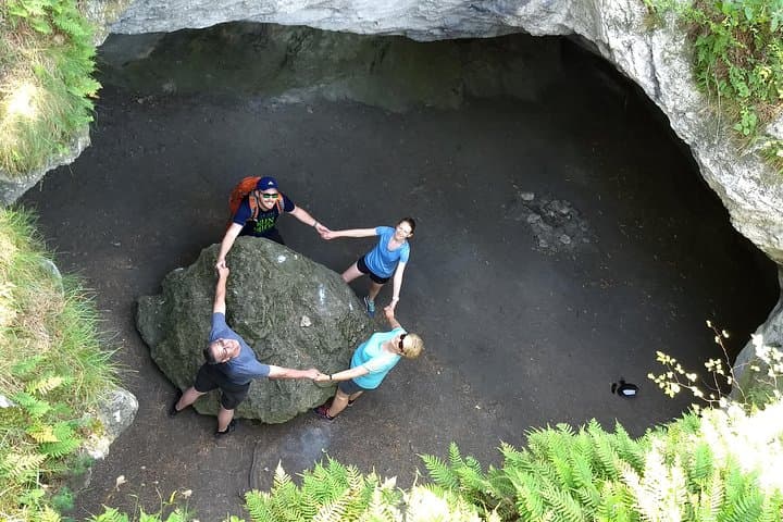 2-Hour Private Hiking Tour Helenental Castles Hike from Vienna
