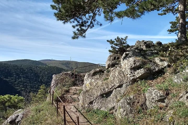 2-Hour Private Hiking Tour on Kalenderberg Mountain to Meet History from Vienna