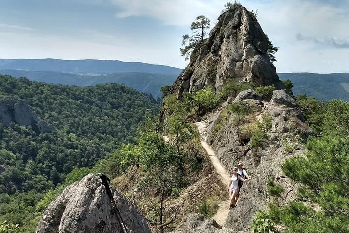 4-Hour Private Alpine Hiking Tour 'In the footsteps of king Lionheart'