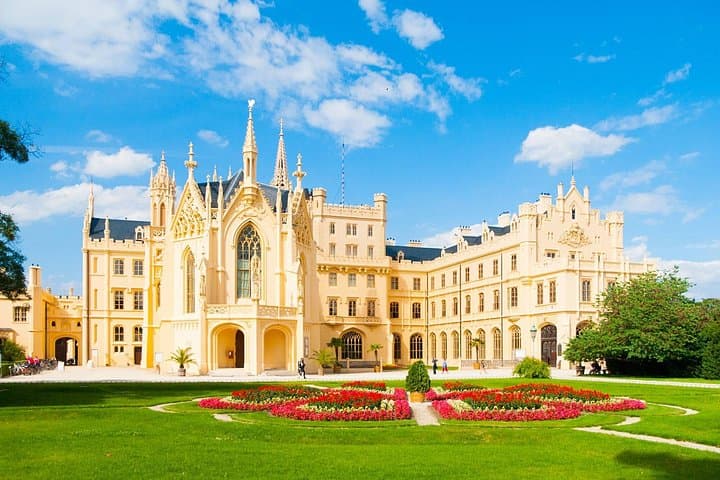 Vienna-Prague One-Way Sightseeing Tour Bus