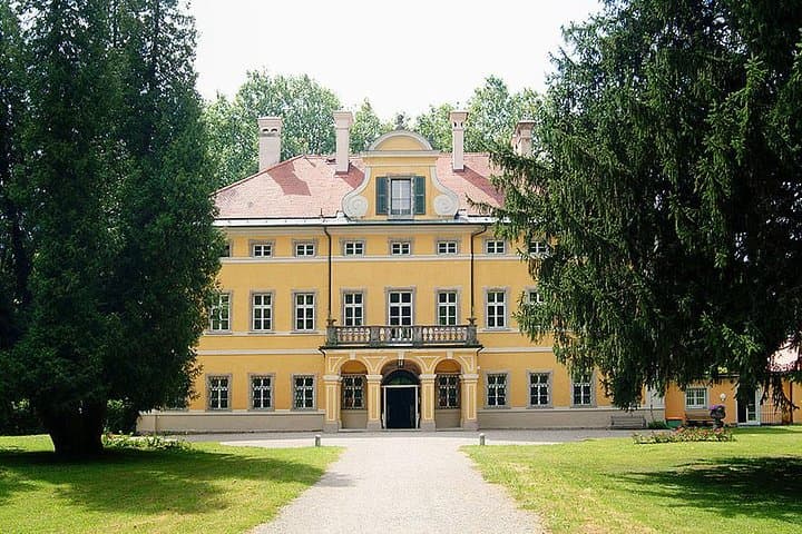 the Fronburg palace - front of the von Trapp's home in the movie