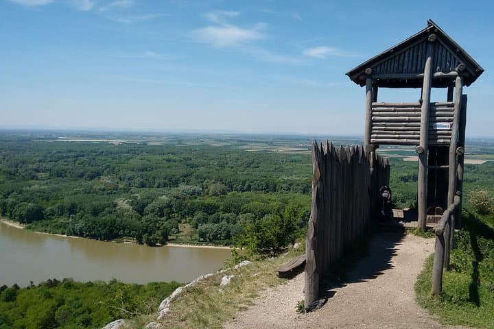 2-Hour Private Hiking Tour to Meet History at Braunsberg Mountain from Vienna