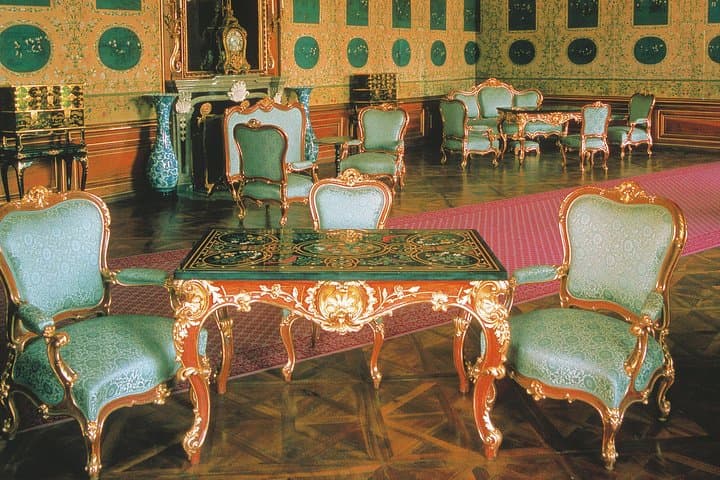 Vienna: Skip the Line Schönbrunn Palace and Gardens Guided Tour