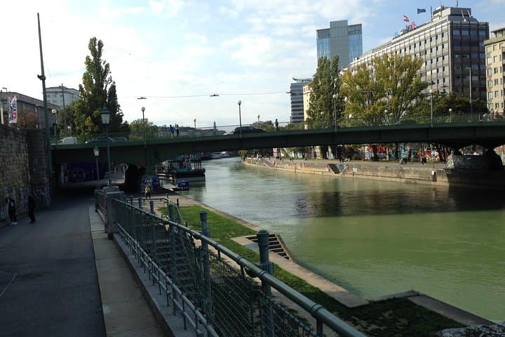 eBike Vienna 90min guided tour - use ebike for the whole day