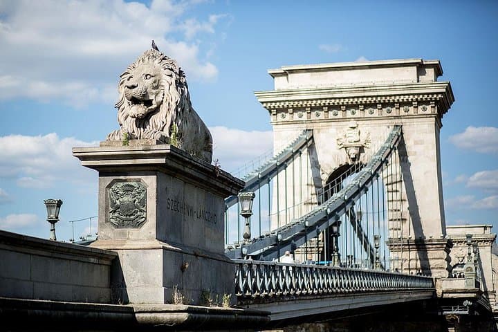 Private transfer from Vienna to Budapest with Bratislava visit