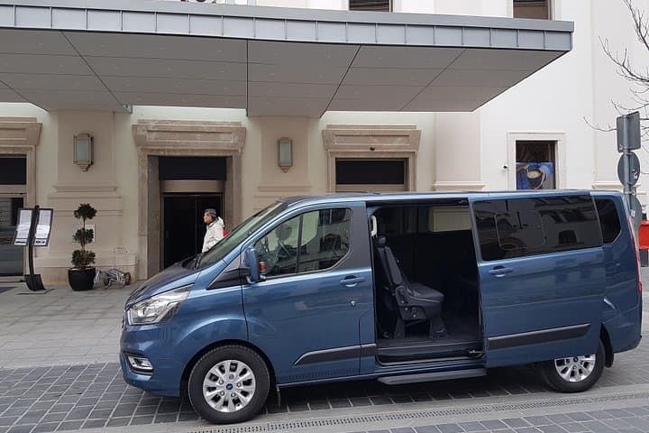 Private transfer from Vienna to Budapest with Bratislava visit