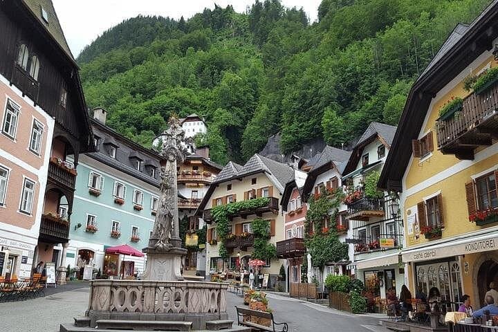 From Prague: Private Hallstatt Alps Day Trip with Lakeside Picnic