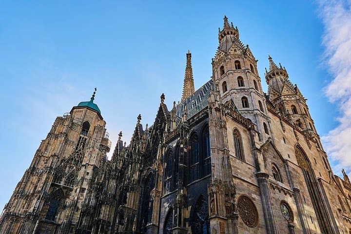 Salzburg to Vienna Private Door-to-Door Car or Van Transfer