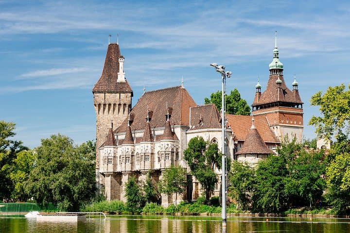 Budapest Day Trip from Vienna (incl. Bratislava Photo Stop)