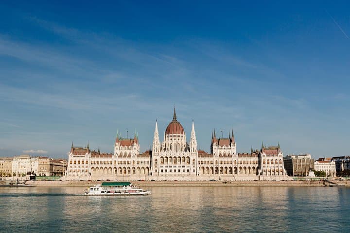 Budapest Day Trip from Vienna (incl. Bratislava Photo Stop)