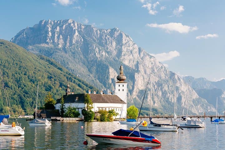 Beautiful view of Hallstatt (c) VIENNA SIGHTSEEING TOURS/Bernhard Luck