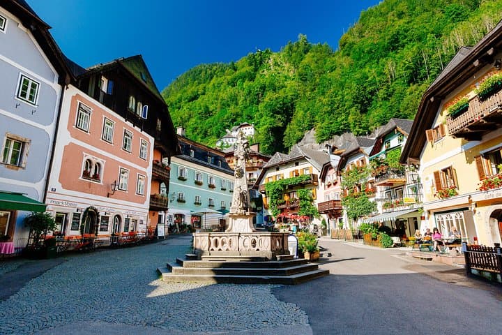 Beautiful view of Hallstatt (c) VIENNA SIGHTSEEING TOURS/Bernhard Luck