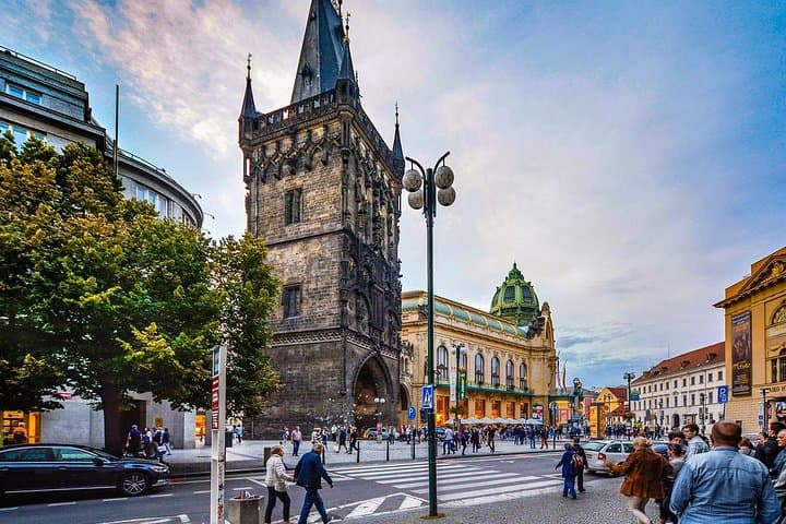 Private Transfer from Salzburg to Prague with 2h of Sightseeing