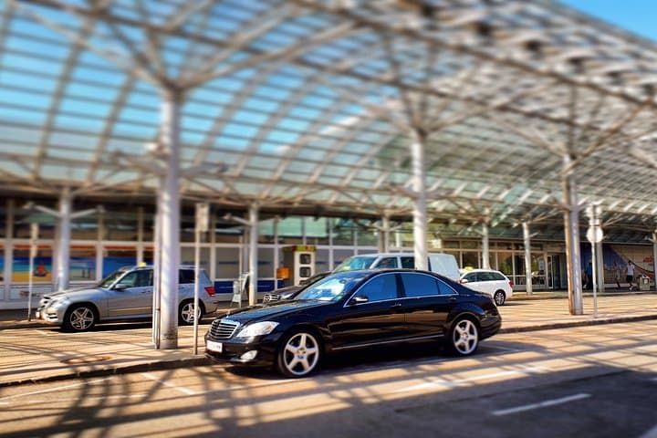 Linz Airport - Mercedes S class