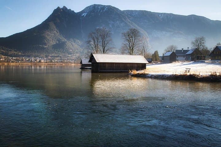 Small-Group Christmas Day Trip to Hallstatt from Vienna